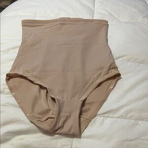 Underscore High-Waisted Shapewear Briefs in Nude